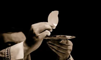 controversia-en-la-diocesis-de-charlotte-tras-negacion-de-comunion-a-una-familia-en-misa