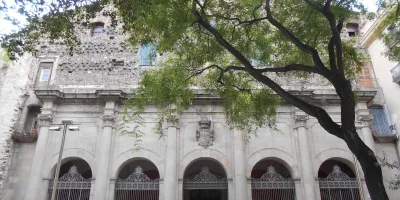 el-raval-se-prepara-con-entusiasmo-para-la-historica-llegada-del-papa-leon-xiv
