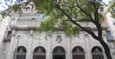 el-raval-se-prepara-con-entusiasmo-para-la-historica-llegada-del-papa-leon-xiv