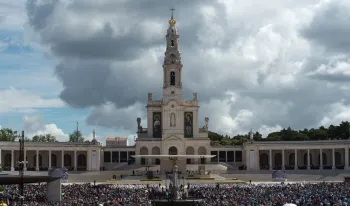 fatima-se-prepara-para-recibir-a-miles-de-peregrinos-en-su-fiesta-anual-de-mayo