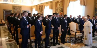 el-papa-leon-xiv-anima-a-los-futbolistas-del-inter-a-ser-referentes-para-la-juventud
