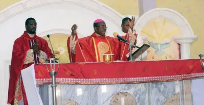 un-incendio-en-un-hospital-de-nigeria-deja-intacta-una-estatua-de-la-virgen-maria