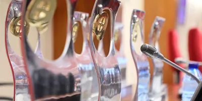 rosalia-javier-cercas-y-fernando-onega-entre-los-premios-bravo-2025