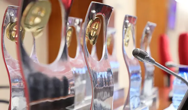 rosalia-javier-cercas-y-fernando-onega-entre-los-premios-bravo-2025
