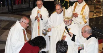 la-catedral-de-oviedo-acoge-la-ceremonia-de-iniciacion-cristiana-para-372-adultos