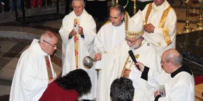 la-catedral-de-oviedo-acoge-la-ceremonia-de-iniciacion-cristiana-para-372-adultos