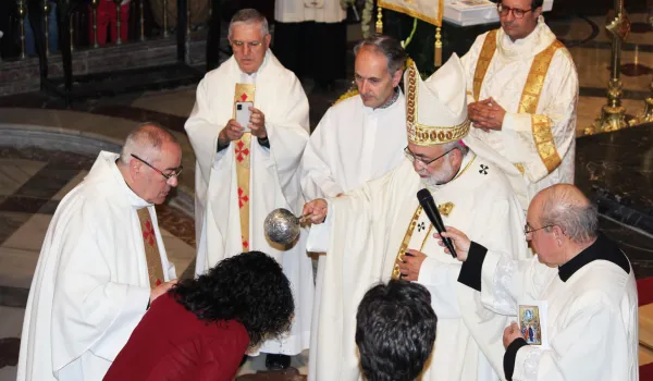 la-catedral-de-oviedo-acoge-la-ceremonia-de-iniciacion-cristiana-para-372-adultos