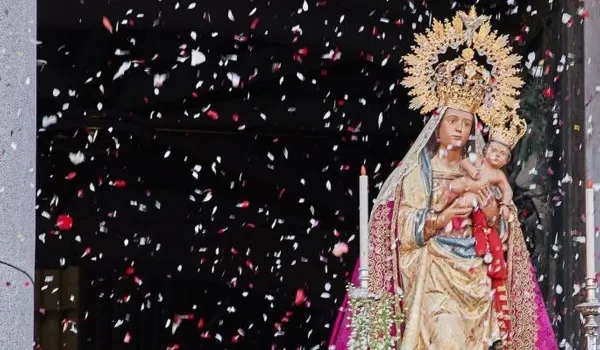la-procesion-de-la-virgen-de-la-almudena-y-el-cristo-de-medinaceli-llegara-al-santiago-bernabeu