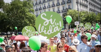 miles-de-personas-se-manifiestan-en-madrid-contra-el-aborto-y-la-eutanasia