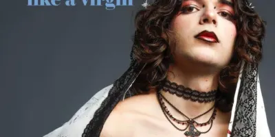 controversia-por-una-exposicion-que-reinterpreta-a-la-virgen-maria-al-estilo-queer