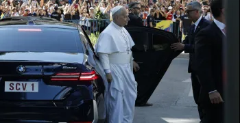 el-papa-leon-xiv-inicia-su-visita-a-madrid-en-un-centro-social-para-vulnerables