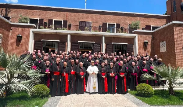 leon-xiv-bromea-con-la-inteligencia-artificial-creo-que-ahora-hay-otro-papa