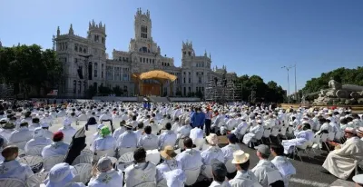 la-afluencia-en-la-plaza-de-cibeles-se-incrementa-un-1-100-durante-la-misa-del-papa