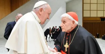 con-97-anos-el-cardenal-ernest-simoni-sube-medjugorje-rezando-el-rosario