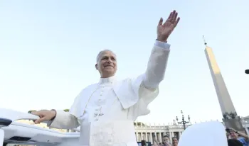 leon-xiv-la-iglesia-no-bendice-parejas-homosexuales-de-forma-formalizada