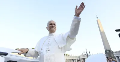 leon-xiv-la-iglesia-no-bendice-parejas-homosexuales-de-forma-formalizada