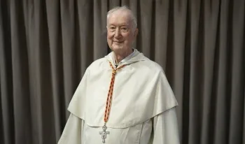 un-cardenal-y-dos-obispos-celebran-una-misa-y-bendicen-a-una-pareja-homosexual-en-londres