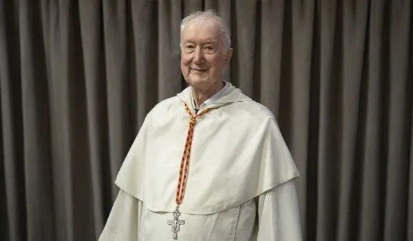 un-cardenal-y-dos-obispos-celebran-una-misa-y-bendicen-a-una-pareja-homosexual-en-londres