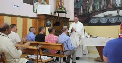 cuatro-internos-del-centro-penitenciario-de-burgos-reciben-sacramentos-en-emotiva-ceremonia