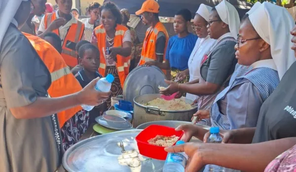las-hermanas-misioneras-de-la-preciosa-sangre-ayudan-a-victimas-de-inundaciones-en-mozambique