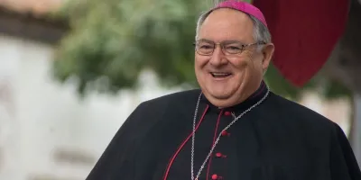 obispo-de-canarias-apoya-manifestacion-pro-derechos-lgtbi-frente-a-la-catedral-de-las-palmas