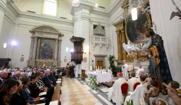 el-obispo-schneider-advierte-sobre-los-peligros-de-interferir-en-la-liturgia-catolica