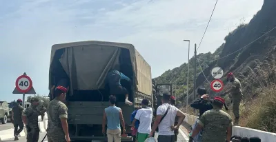 migrantes-santos-en-la-crisis-de-ceuta-la-visita-del-padre-angel