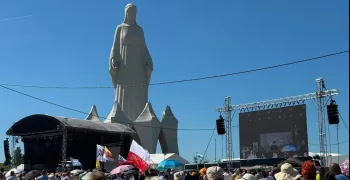 inauguran-en-polonia-la-estatua-mas-alta-de-europa-de-la-virgen-maria-en-un-pequeno-pueblo