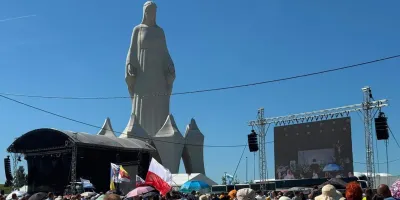 inauguran-en-polonia-la-estatua-mas-alta-de-europa-de-la-virgen-maria-en-un-pequeno-pueblo