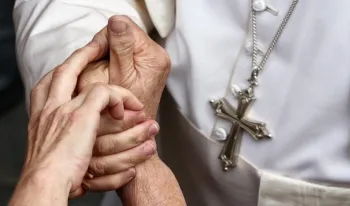 la-asociacion-internacional-de-exorcistas-alerta-sobre-los-peligros-de-las-constelaciones-familiares