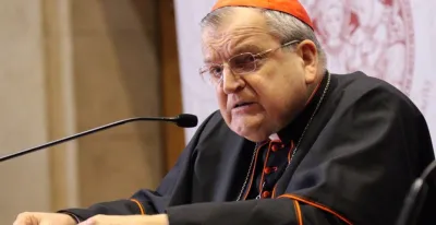 el-cardenal-burke-destaca-el-creciente-interes-de-jovenes-en-la-misa-tradicional-latina