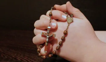 la-iglesia-catolica-aclara-la-diferencia-entre-adoracion-a-dios-y-veneracion-a-santos-y-maria