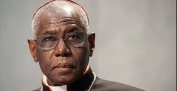 el-cardenal-sarah-critica-las-restricciones-a-la-misa-en-latin-y-su-futuro