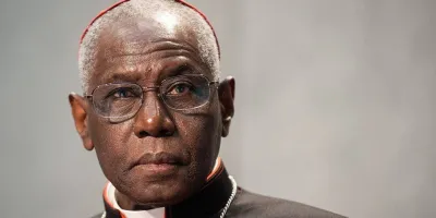 el-cardenal-sarah-critica-las-restricciones-a-la-misa-en-latin-y-su-futuro