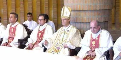 el-papa-bendice-a-torreciudad-y-cita-al-rector-del-opus-dei