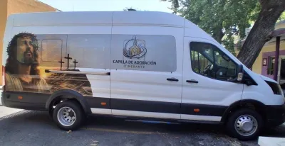 la-archidiocesis-de-monterrey-lanza-una-capilla-movil-para-comunidades-vulnerables