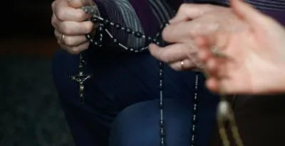 un-sacerdote-muere-y-varios-resultan-heridos-en-ataque-con-cuchillo-en-polonia