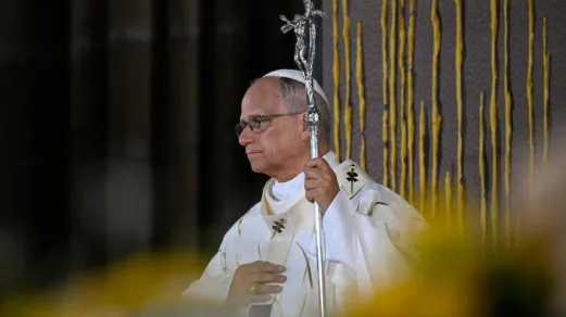 el-papa-leon-xiv-regresa-a-roma-tras-concluir-su-quinto-viaje-apostolico-a-francia