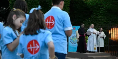 mas-de-700-ninos-se-unen-al-papa-para-rezar-el-rosario-por-la-paz-mundial
