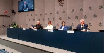 amoris-laetitia-diez-anos-despues-la-familia-vuelve-al-vaticano-con-el-guion-de-siempre