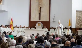 prieto-consagra-la-iglesia-de-santa-teresa-de-jesus-en-la-garena-alcala-de-henares