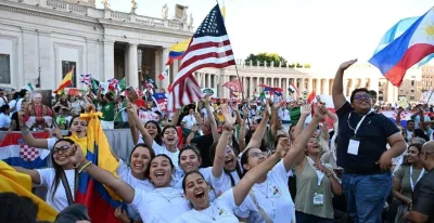 ganswein-los-jovenes-muestran-un-creciente-interes-por-la-iglesia-catolica