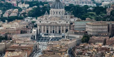la-santa-sede-veta-el-acceso-de-1-500-peregrinos-tradicionales-a-san-pedro
