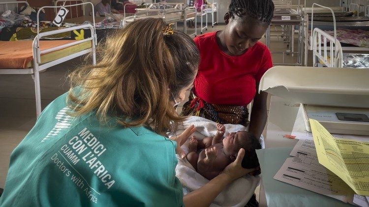 El desvío de fondos internacionales amenaza la salud de las mujeres en Sudán del Sur: Entrevista a Chiara Maretti