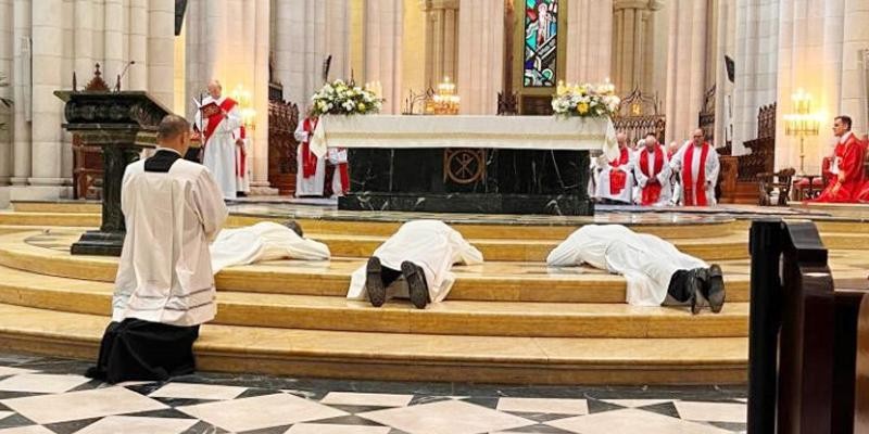 Misa Jubilar en la Catedral de la Almudena: Compromiso de la Iglesia con los Diáconos Permanentes