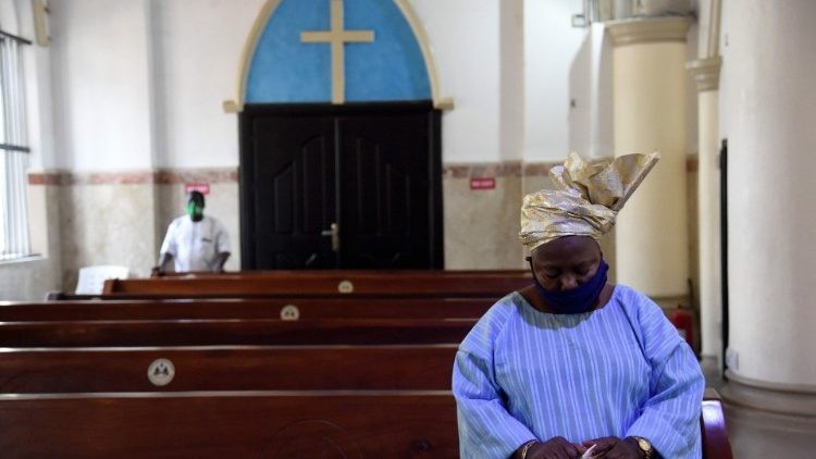 Secuestro de un sacerdote en Nigeria: creciente inseguridad y ataques a la iglesia