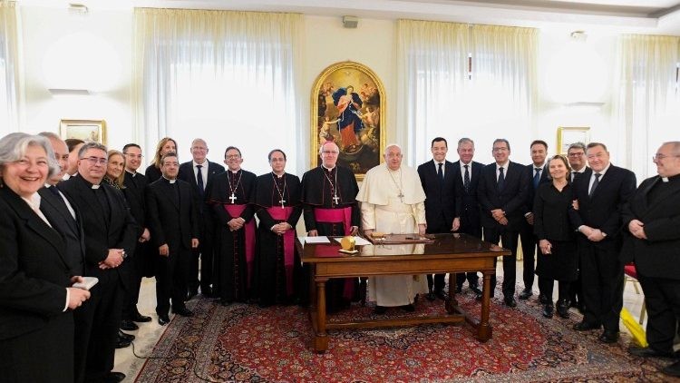 El Papa Francisco enfatiza la renovación de la dignidad humana en el II Congreso Internacional de Hermandades