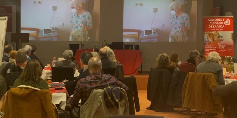 Cáritas Madrid aborda el edadismo y promueve la inclusión de personas mayores