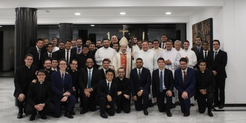 El cardenal José Cobo exhorta a los seminaristas a ser testigos del Evangelio en la sociedad