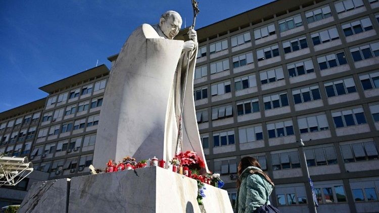 El Papa Francisco conmovido por la ola global de mensajes de afecto y preocupación por su salud